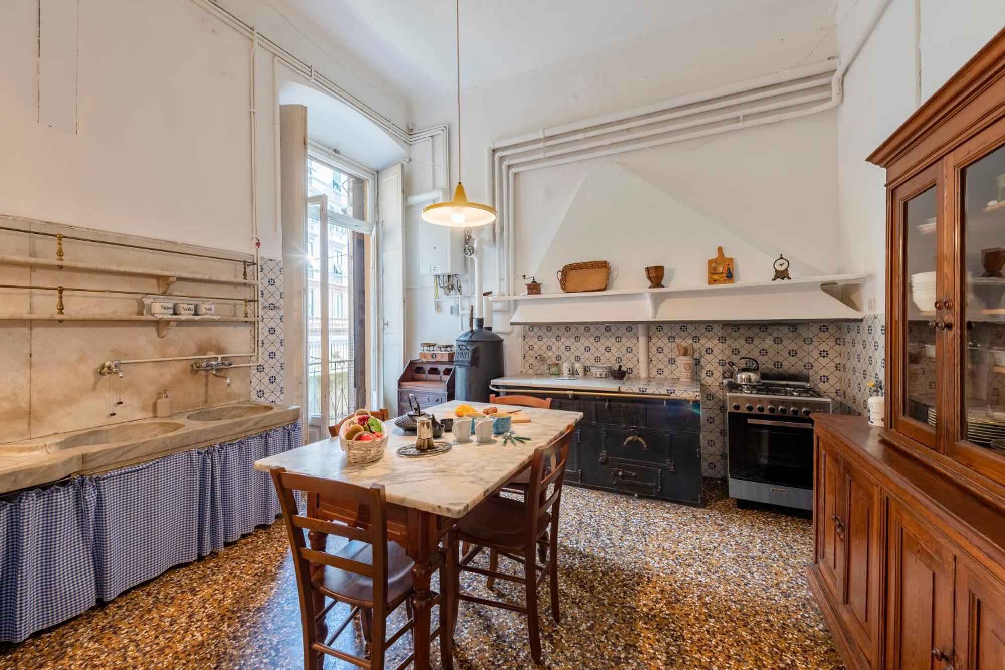Sea View House Next To Waterfront - Happy Appartamento
